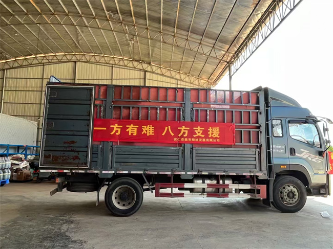 安仁鑫亮糧油發(fā)展有限公司迅速響應(yīng)，積極行動(dòng)起來(lái)，為資興災(zāi)區(qū)送去了溫暖與希望